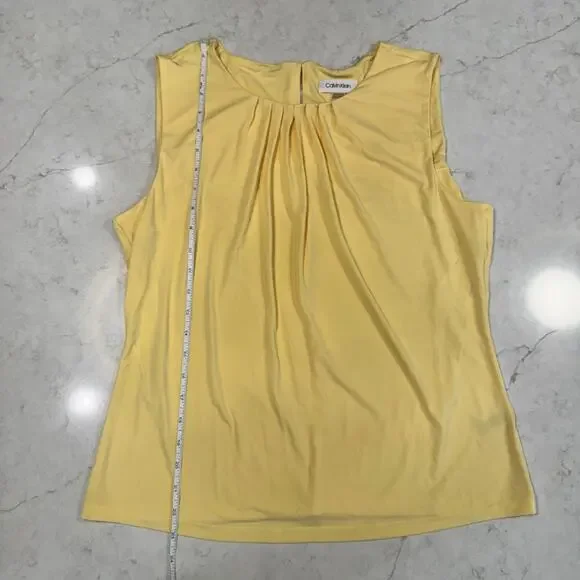 Calvin Klein Butter Yellow Sleeveless Pleated Blouse Women's 14 Quiet Luxury Top - Picture 5 of 16